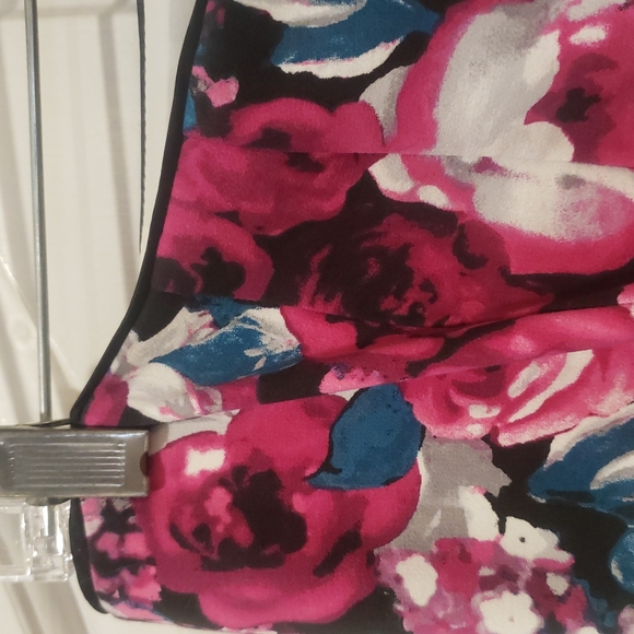 NWT White House Black Market Floral Pencil Skirt Size 10 - Picture 5 of 5